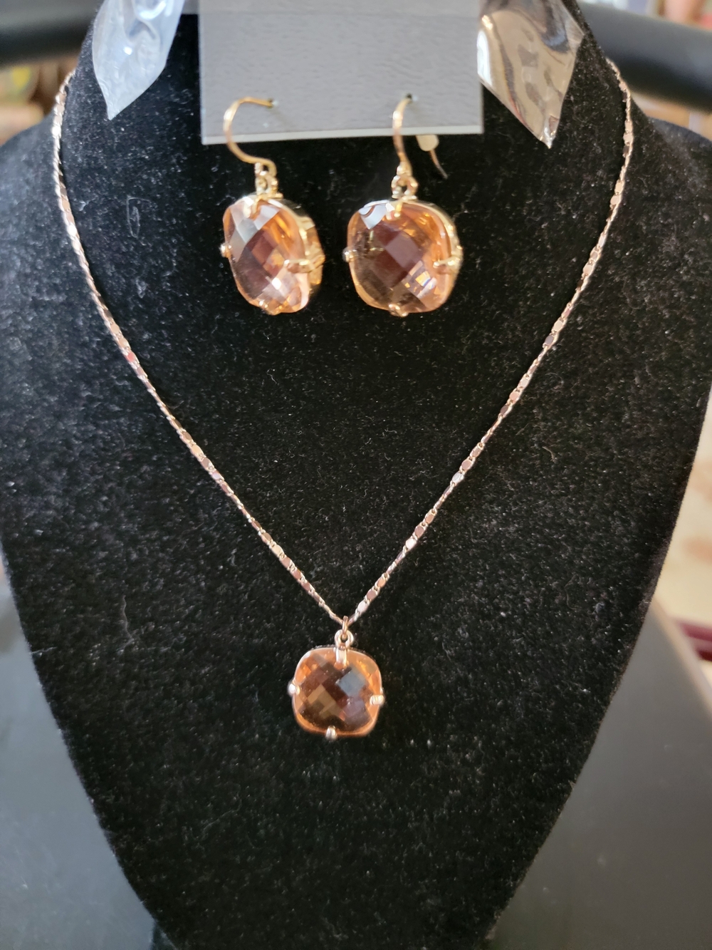 New NWT Express Gold-Tone Amber Crystal Necklace & Earring Set